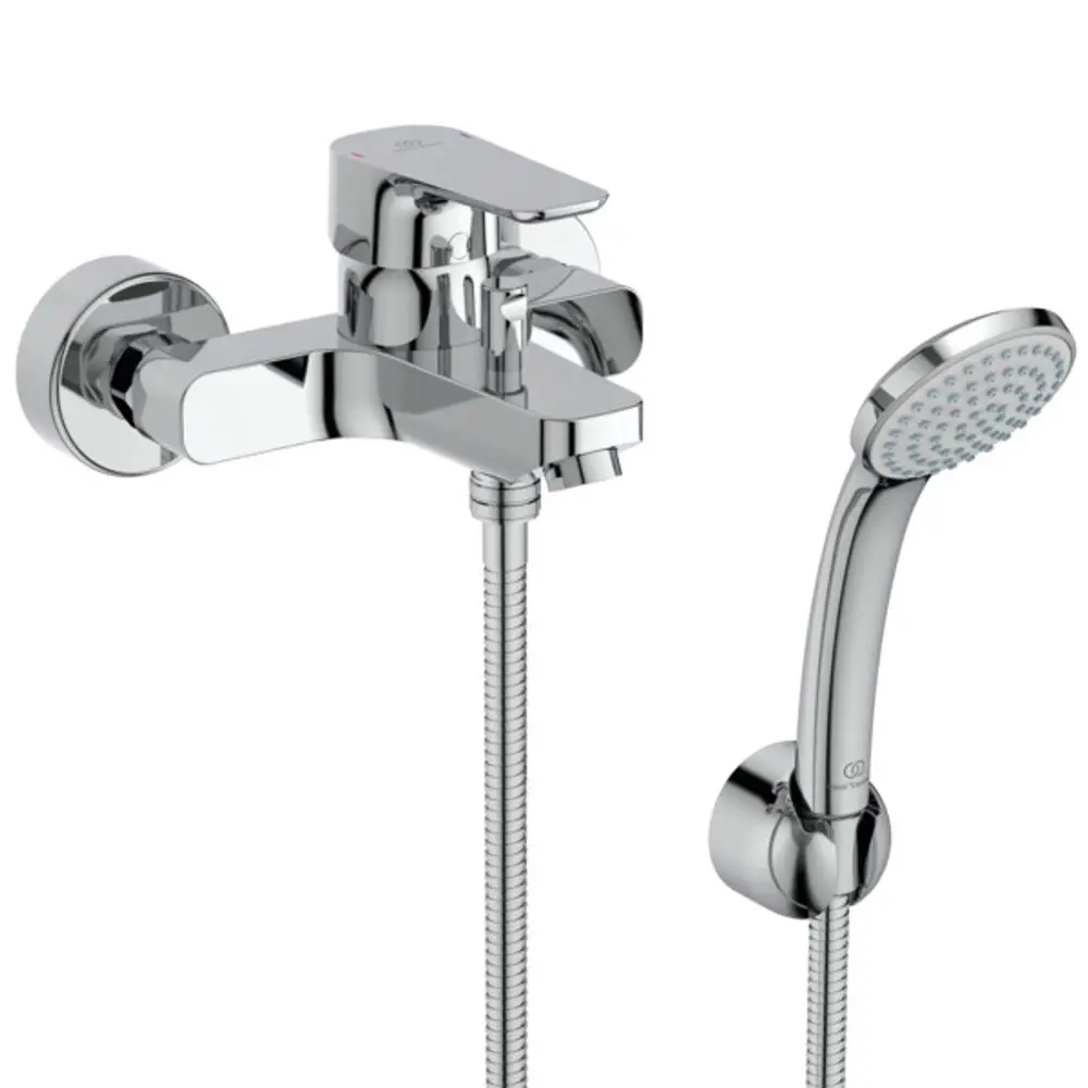 Chromene Badearmatur von Ideal Standard mit Auslauf und einer Handbrause, Verbindungsschlauch, für Wandinstallation. Moderne Formgebung, unkomplizierte Bedienung.